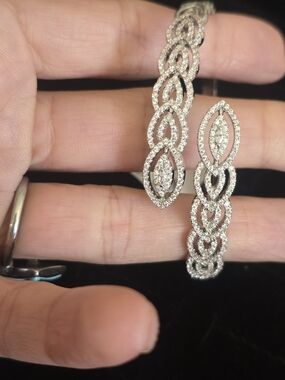 Elegant 18kwgp Silver-Tone Pave Marquise Drop Bracelet - Sparkling White